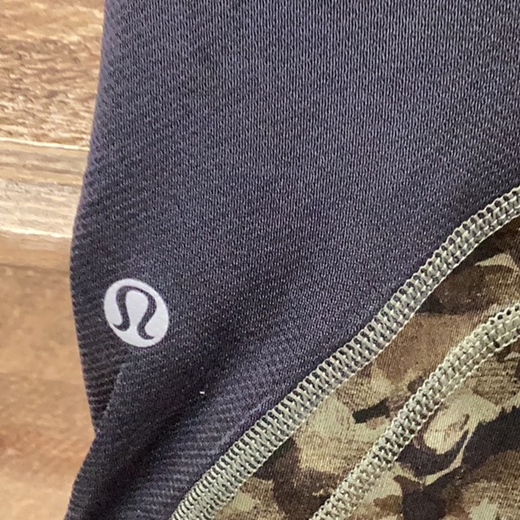 Lululemon Inspired Cropped Camo Leggings Size Small - Picture 5 of 5